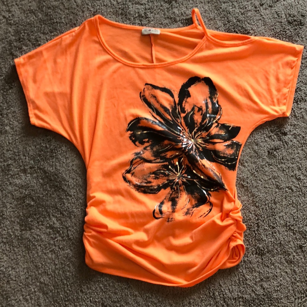 Free Kisses One Side Cold shoulder